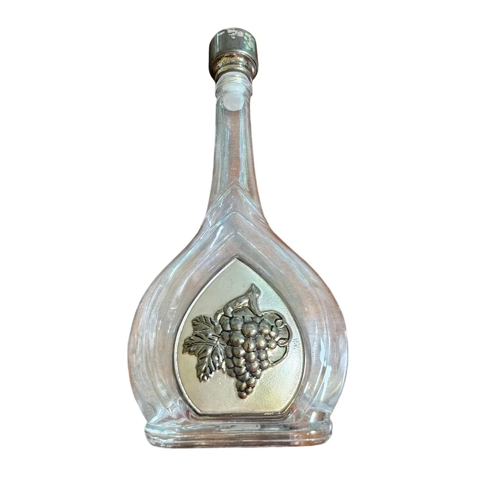 Glass Decanter Home Decor OS Clear Grape Medallion Silver Stopper